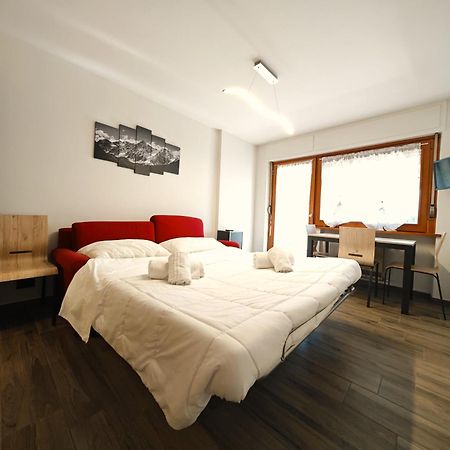 Hostdomus - City Center Apartment Colle Sestriere Exterior photo