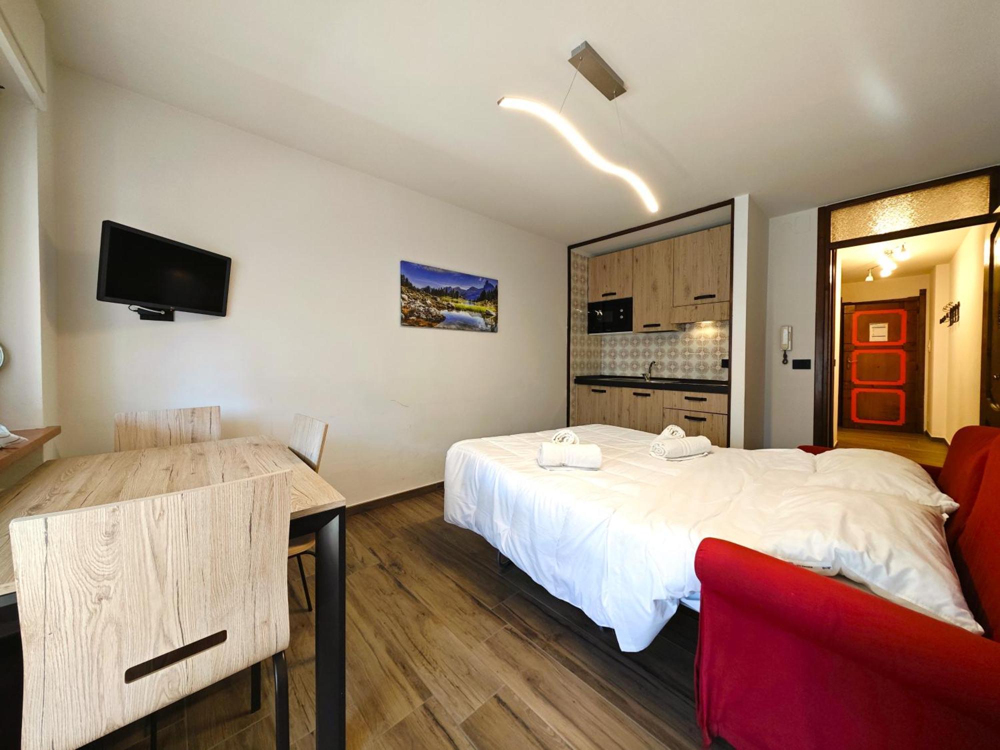 Hostdomus - City Center Apartment Colle Sestriere Exterior photo