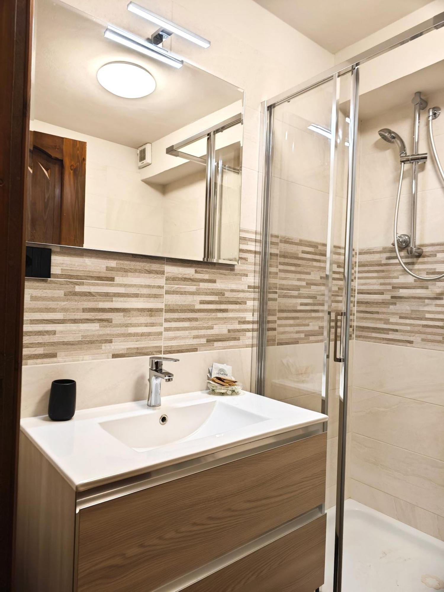 Hostdomus - City Center Apartment Colle Sestriere Exterior photo