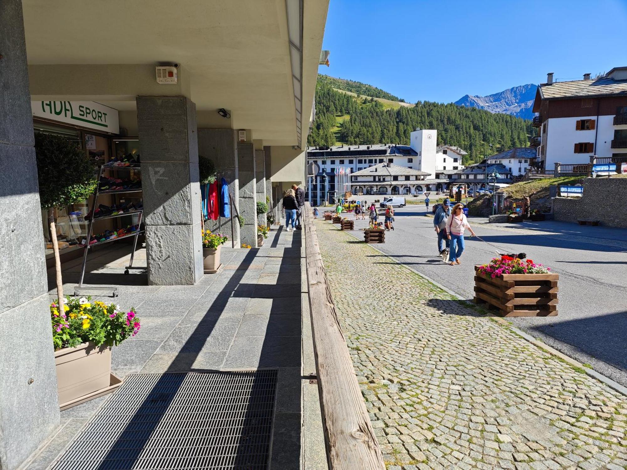 Hostdomus - City Center Apartment Colle Sestriere Exterior photo